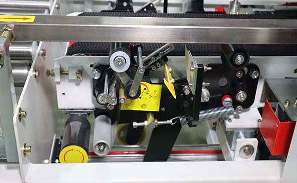 一字型全自動(dòng)封箱機(jī),封箱機(jī),封箱包裝機(jī)生產(chǎn)廠家