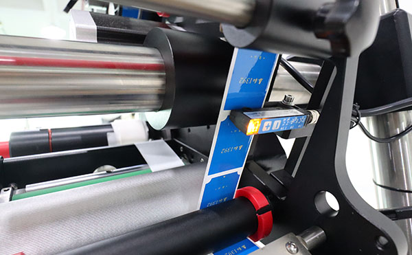 全自動(dòng)平面貼標(biāo)機(jī),平面貼標(biāo)機(jī),貼標(biāo)機(jī)廠家